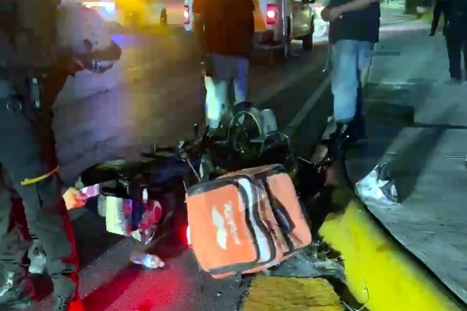El accidente ocurrió poco después de la medianoche en la Avenida Garza Sada.