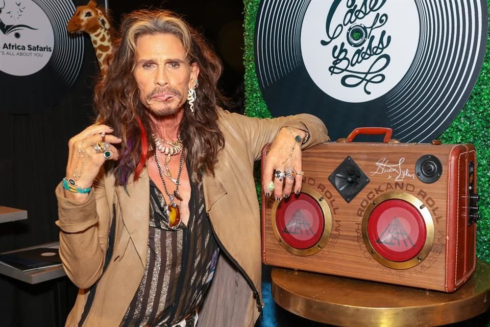 La banda de rock Aerosmith anunció su retiro de los escenarios por las lesiones vocales de Steven Tyler y la dificultad de su recuperación.