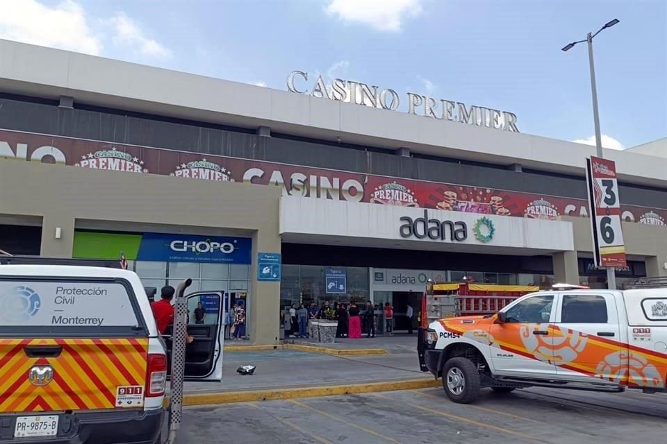 El incendio fue reportado a las 10:30 horas en el Casino Premier, ubicado en la Plaza Adana, en la Avenida Lincoln, en la Colonia San Jorge.