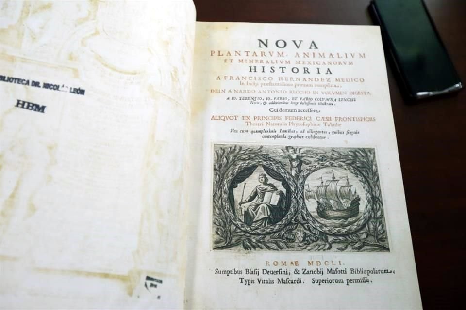 El 'Rerum Medicarum Novae Hispaniae Thesaurus' fue escrito por Francisco Hernández de Toledo, 'Protomédico General de Todas las Indias, Islas y Tierra Firme del Mar Océano'.