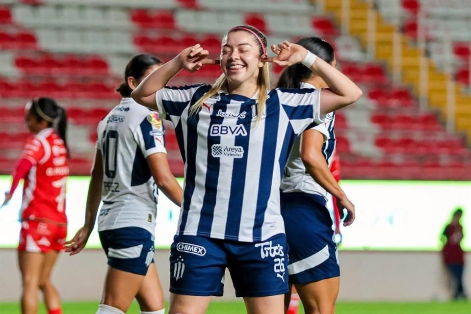 Katty Martínez anotó su primer gol en Liga con Rayadas y festejó como Humberto 'Chupete' Suazo.