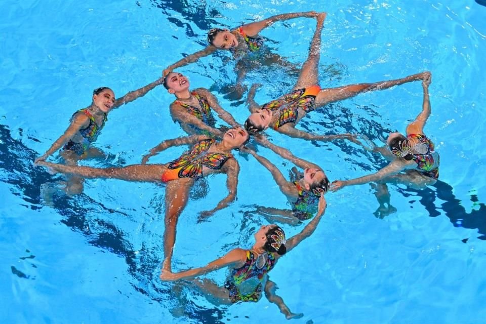 Equipo mexicano de natación artística brilla en rutina libre