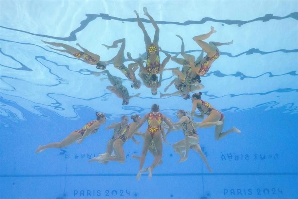 Equipo mexicano de natación artística brilla en rutina libre