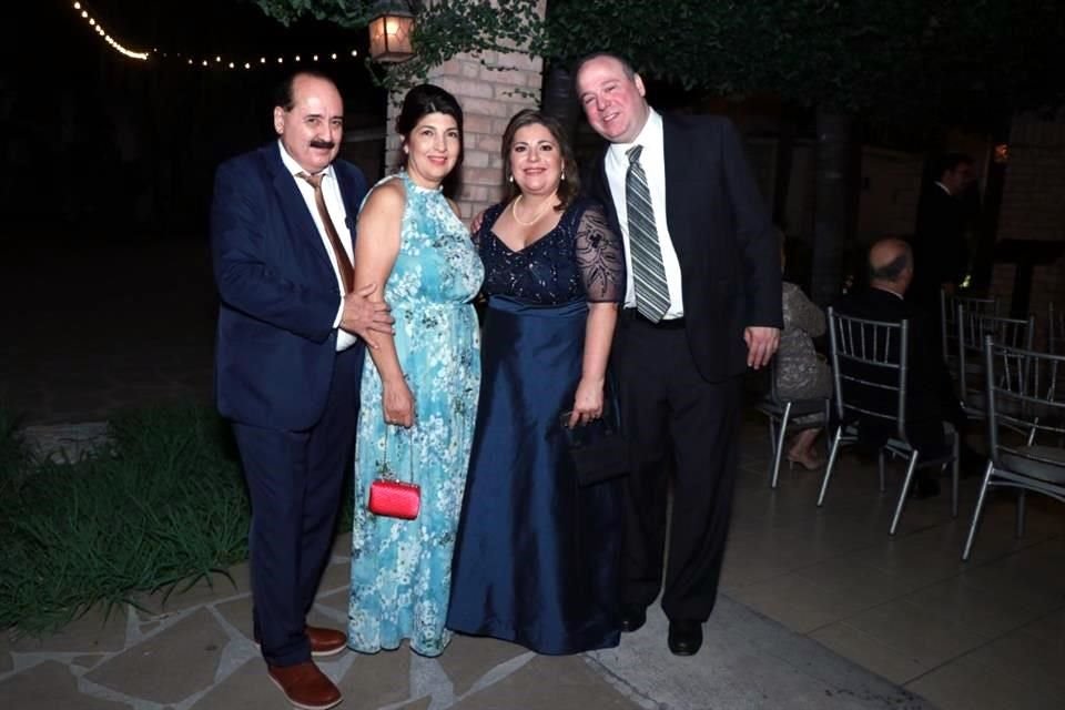 Mario Lozano, Patricia Chávez de Alanís, Hilda Alanís y David Fox