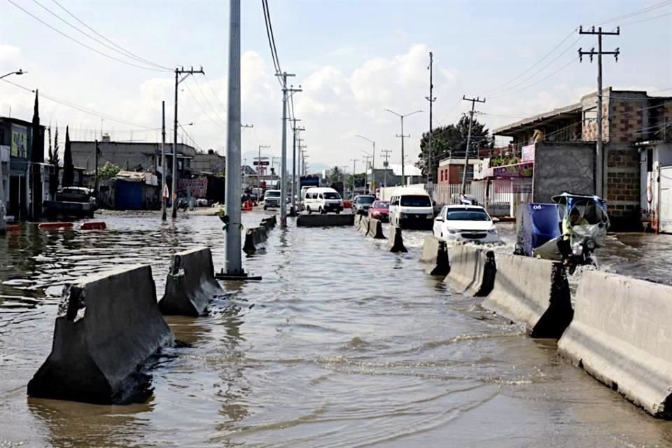 Vecinos denuncian que el problema ocurre cada que llueve.