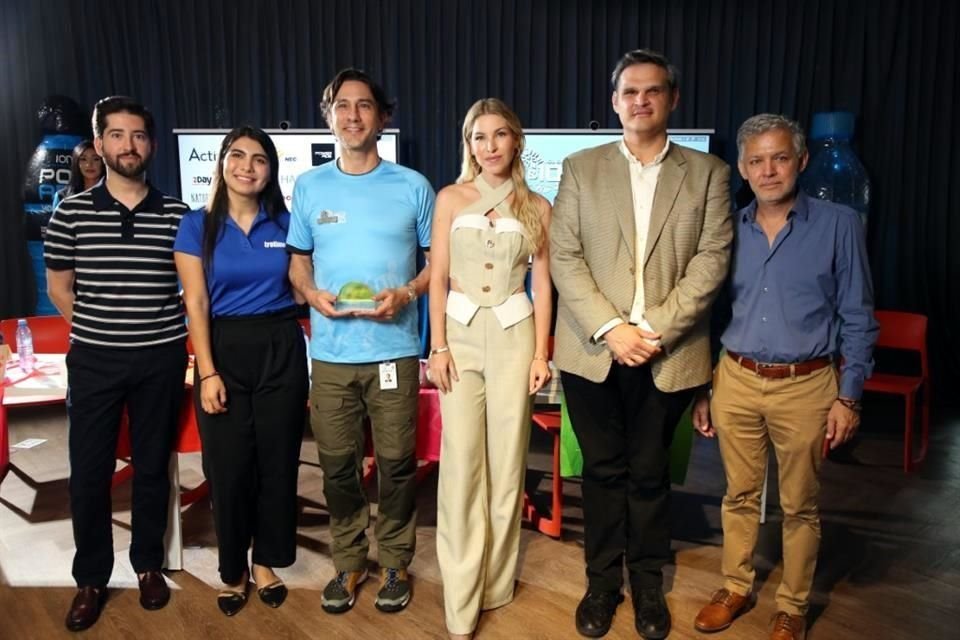 Hugo Ramírez, Mery Galindo, Javier García Iza, Andy Benavides, Jesús Villarreal y Marco Amaya