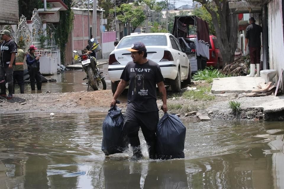 Desde hace ocho días, los habitantes de esta parte de Chalco viven bajo el agua.