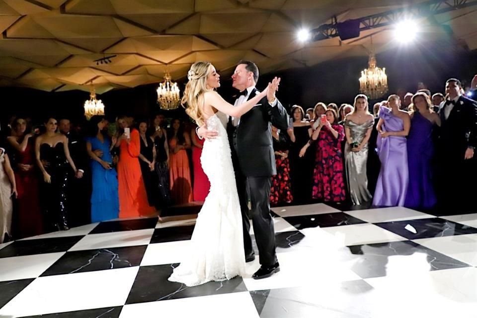 La novia con su papá Mario Gámez Fonseca
