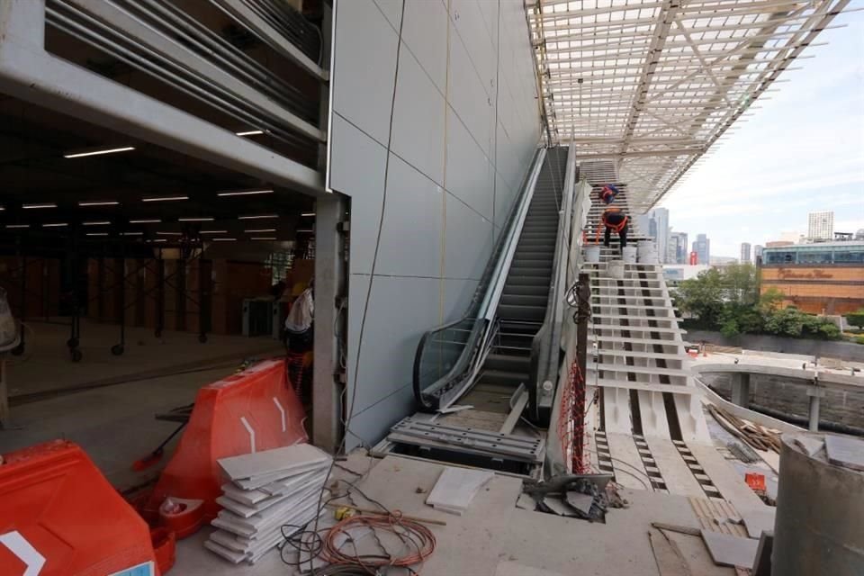 Los usuarios ascenderán por seis escaleras eléctricas y seis fijas para llegar a la zona de andenes.