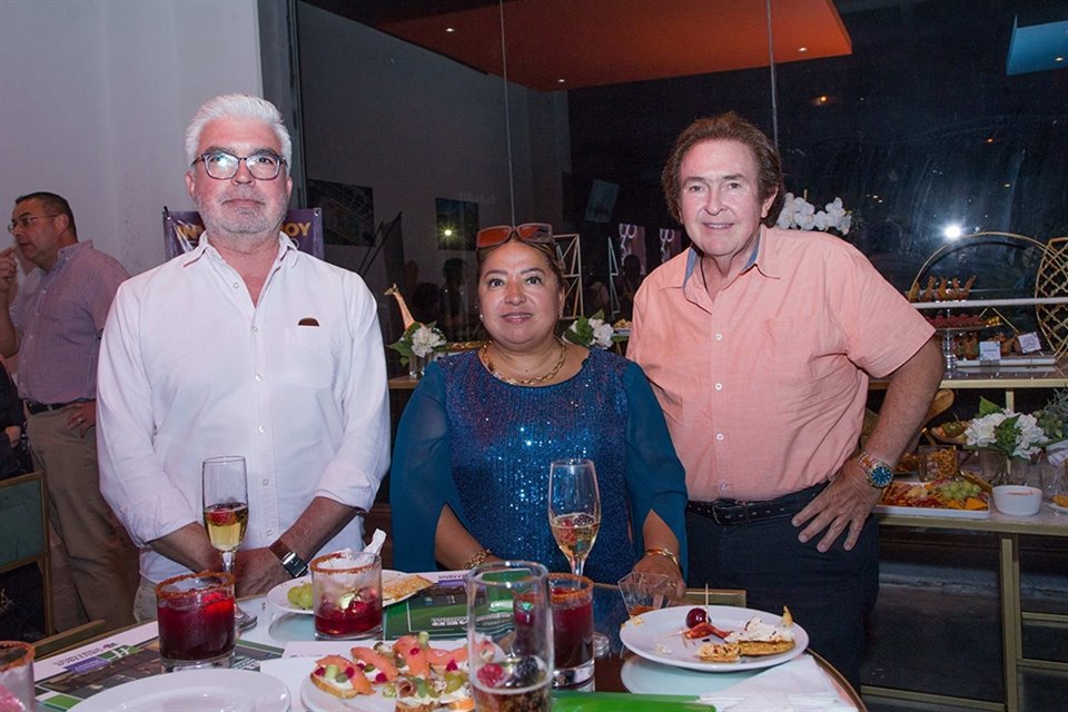 César Eugenio Flores, Laura López, Jaime Elizondo