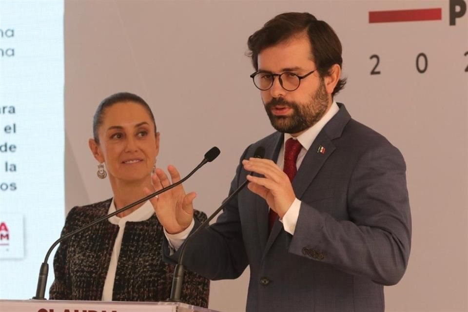 Claudia Sheinbaum anunció que Alejandro Svarch será el próximo director General del IMSS-Bienestar.