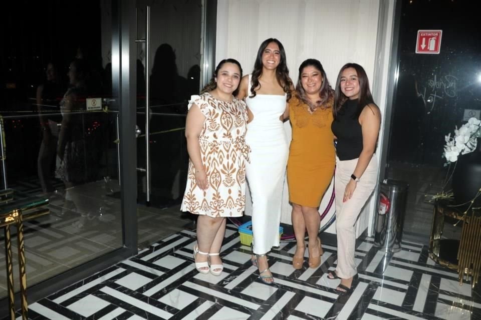 Cythia Cantú, Ashly Zambrano y Melanie Alfaro