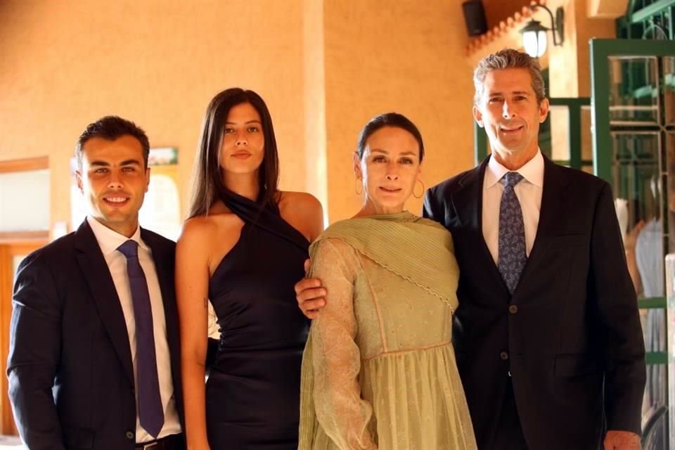 Juan Pablo Padilla, Gabriela Vázquez, Gabriela Navarro y Eduardo Vázquez