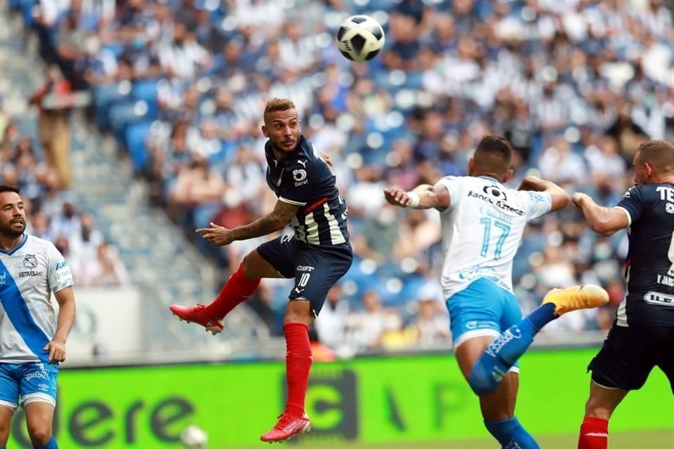 El colombiano tuvo sus primeros minutos con la playera de Rayados, ante Puebla.