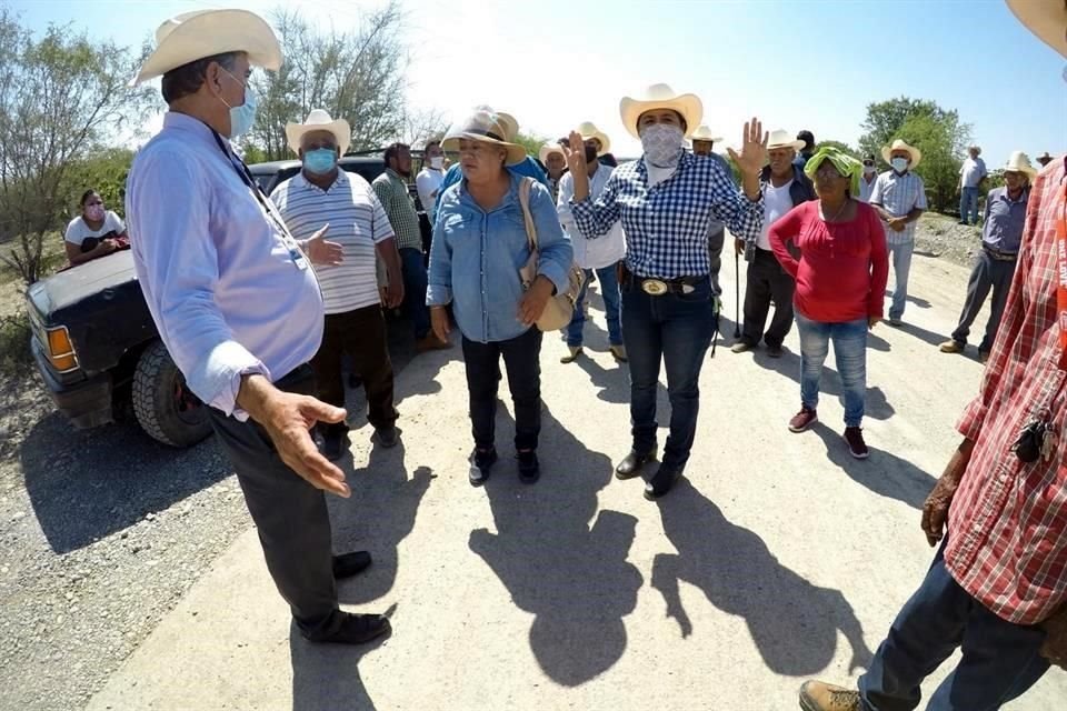 Decenas de ejidatarios se reunieron para frenar las obras.