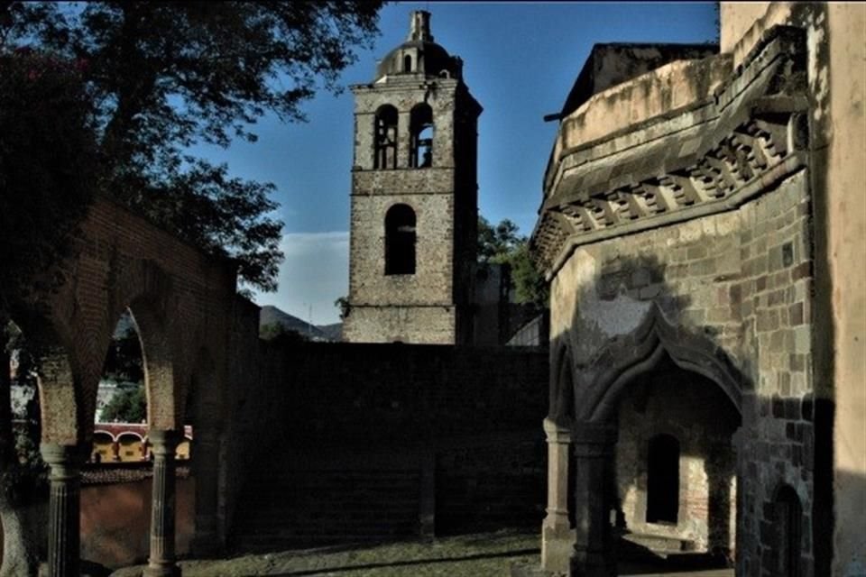 Es el primer monasterio de la orden franciscana edificado en el valle que une a los estados de Tlaxcala y Puebla.