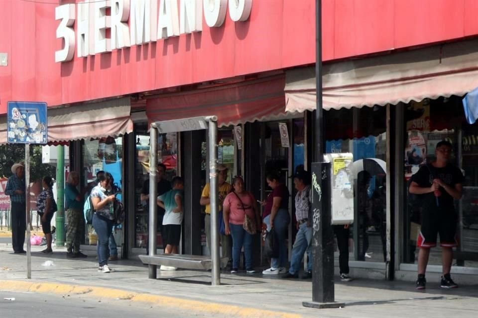 Av. Cuauhtémoc, entre Ocampo y Calzada Victoria.