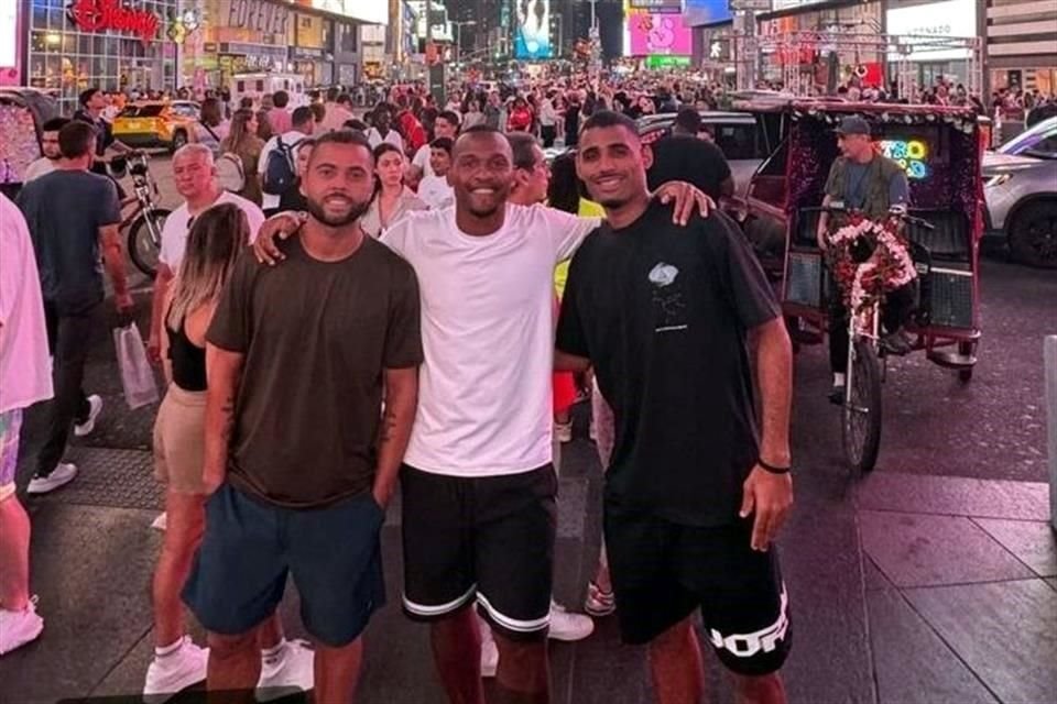 Los Tigres recibieron día libre ayer en Nueva York, lo cual fue aprovechado por los brasileños Rafael Carioca, Joaquim Pereira y Samir Caetano para pasear en Times Square.