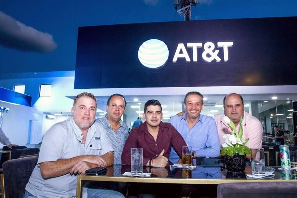 Adrián González, José Vela, Javier Treviño, Carlos Favela y Alfonso Cantú.
