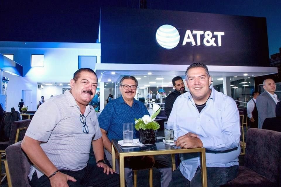 Ramiro Elizondo, Mario Elizondo y José Luis Elizondo.