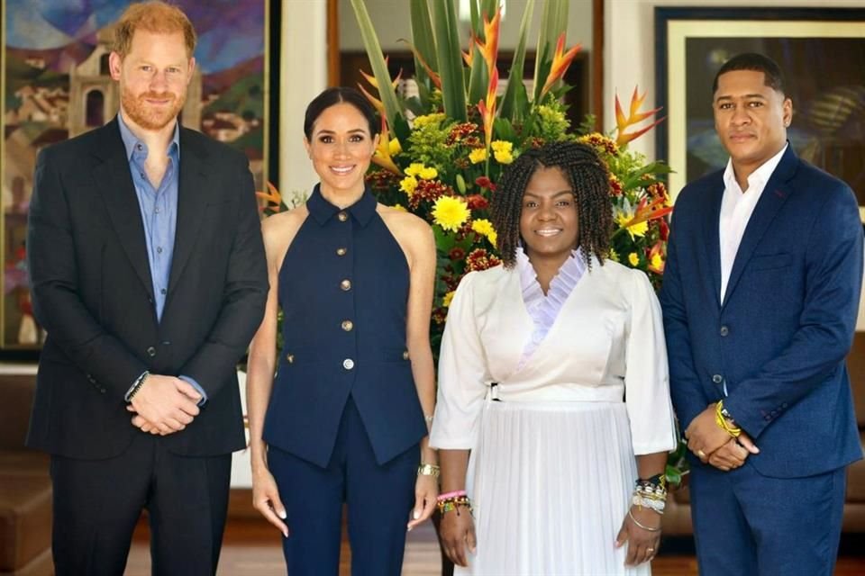 Los Duques de Sussex fueron recibidos en Bogotá por la  vicepresidenta Francia Márquez.