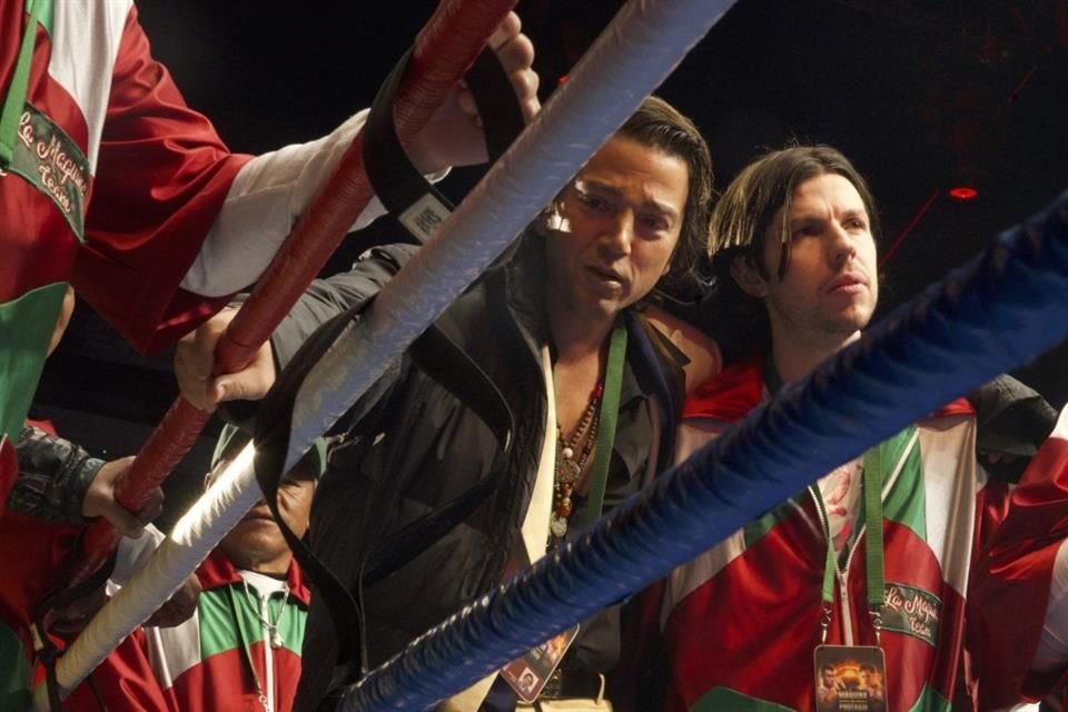 Diego Luna interpreta a  Andy Luján, un amigo de 'La Máquina' que lo impulsa en su carrera como boxeador.