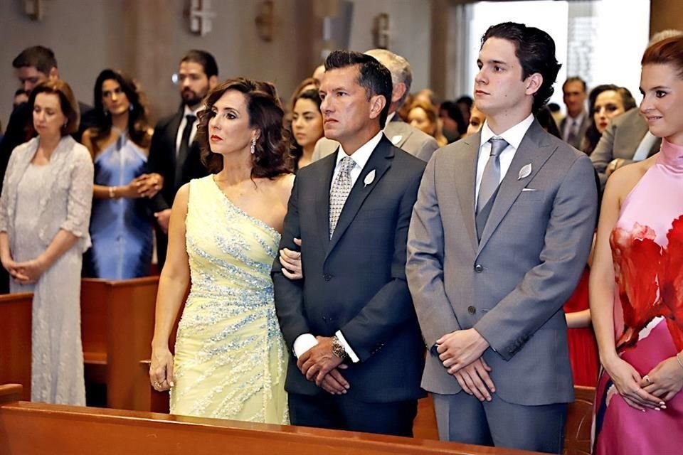 Margarita Zambrano Gámez, mamá de la novia; Ricardo Hidalgo y Jaime Chapa Zambrano