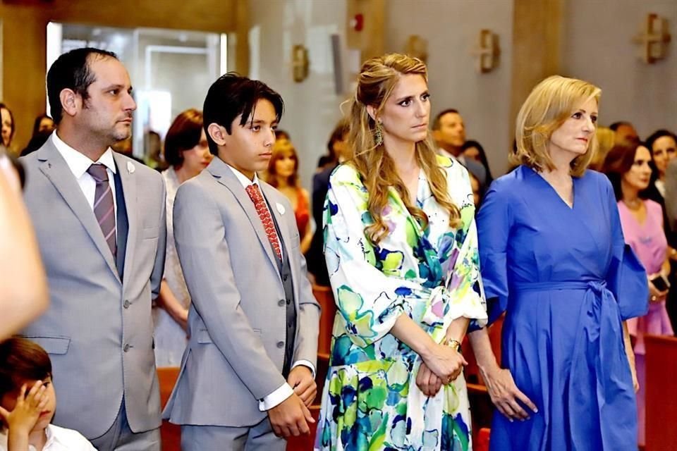 Munir Nasta Treviño, Mateo Nasta Treviño, Ana Sofía Nasta Treviño y Ana Cristina Treviño de Nasta, mamá del novio