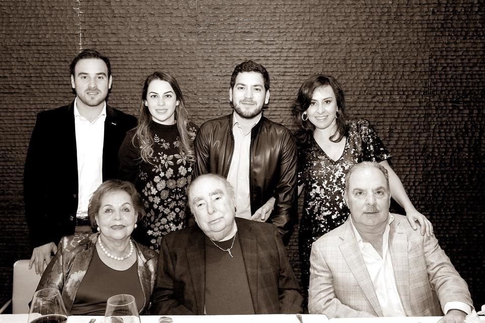 Jorge González Romero, Andrea González Romero, David González Romero, Guillermina Romero de González, Blanca Calderón de González (finada), José C. González (finado) y Jorge Alberto González Calderón