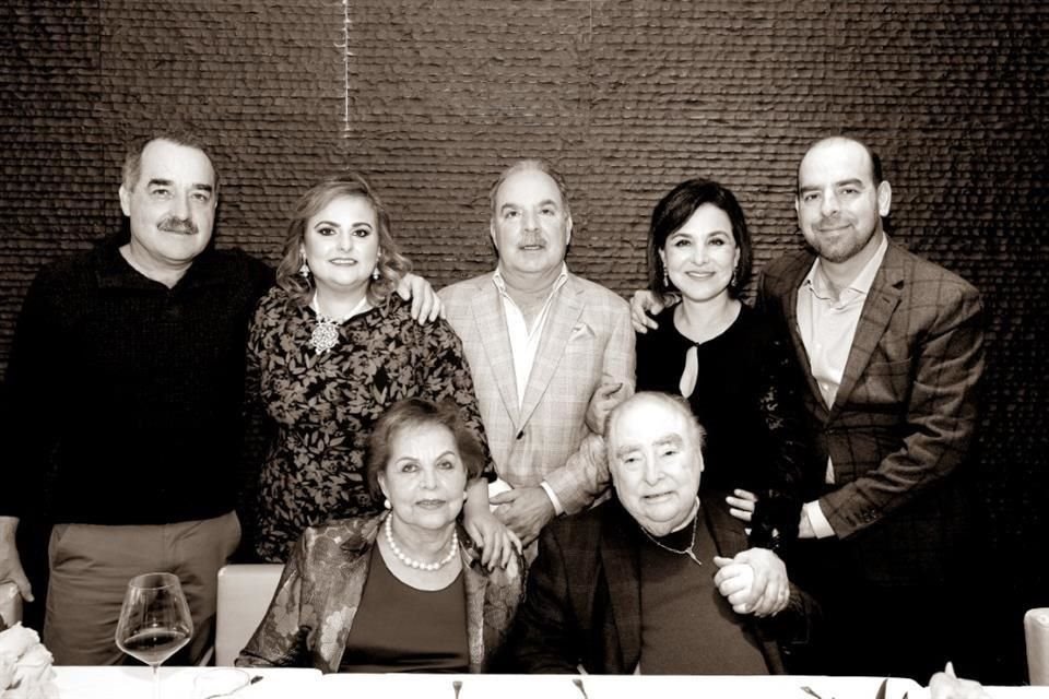 José Carlos González (finado), Claudia González de Romero, Jorge Alberto González, Rocío González, Rodrigo González, Blanca Calderón de González (finada) y José C. González (finado)