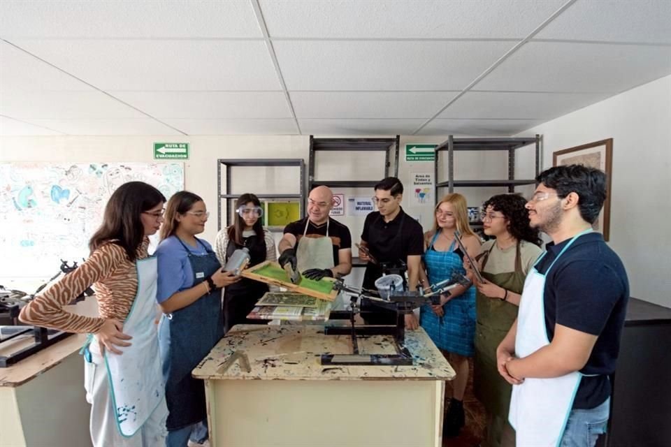 CEU enseña mediante métodos que promueven el aprendizaje, el intercambio de ideas, la creatividad y el profesionalismo en cada uno de los estudiantes.