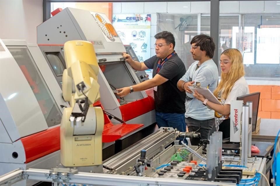 El uso de la tecnología es básica en el aprendizaje de los estudiantes.