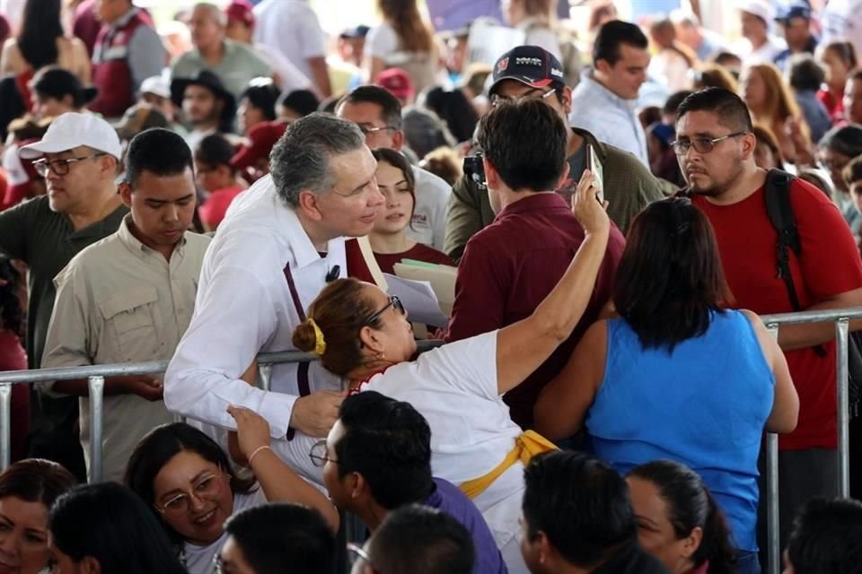 Waldo Fernández, Senador electo por Nuevo León, acudió al evento encabezado por los funcionarios federales.