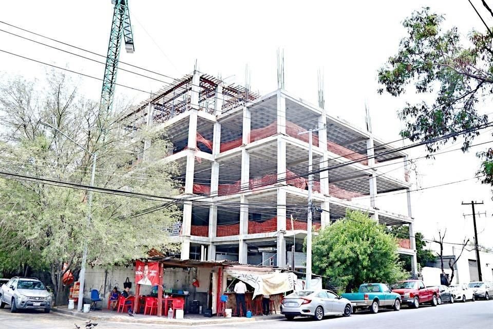 La construcción se reinició a principios del 2024 y según la proyección oficial concluirá en junio del 2025.