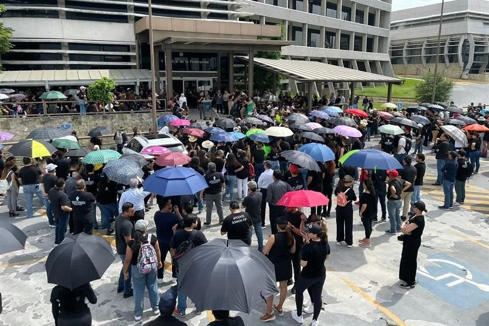 Los trabajadores se reunieron en la sede del Poder Judicial federal, en San Pedro.