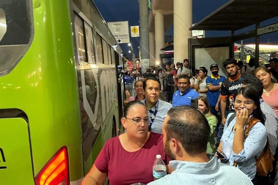 El Alcalde de San Nicolás Daniel Carrillo y el Alcalde de Ciénega de Flores, Miguel Quiroga, supervisaron el operativo.