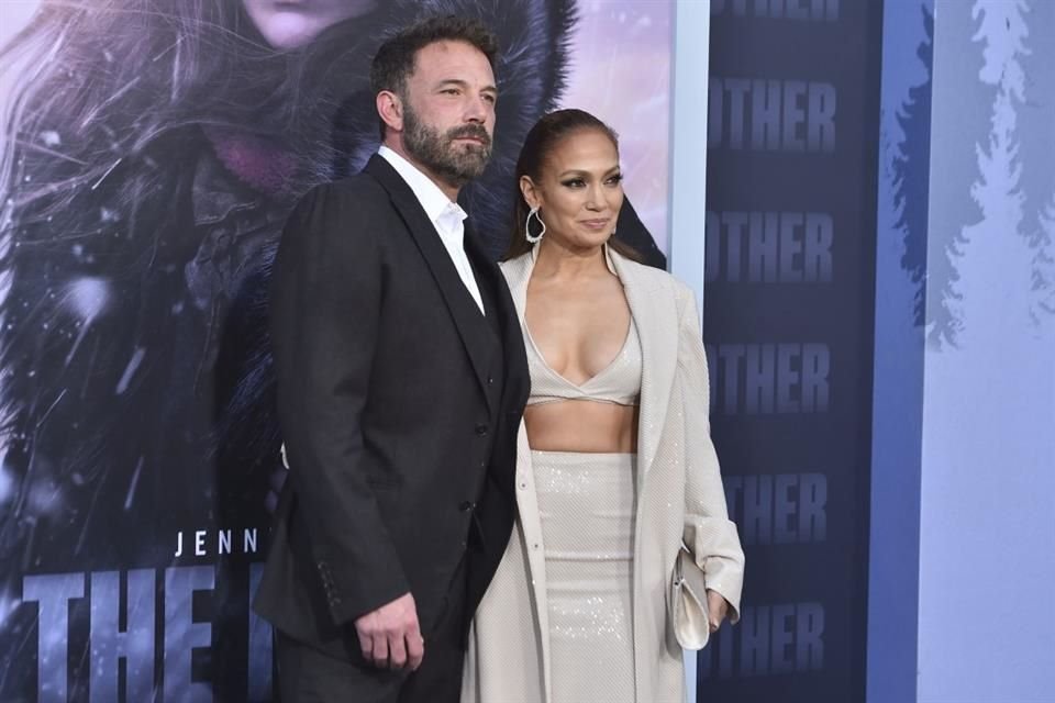 Jennifer Lopez decidió pedir el divorcio al estar cansada de las humillaciones de Ben Affleck, según fuentes.