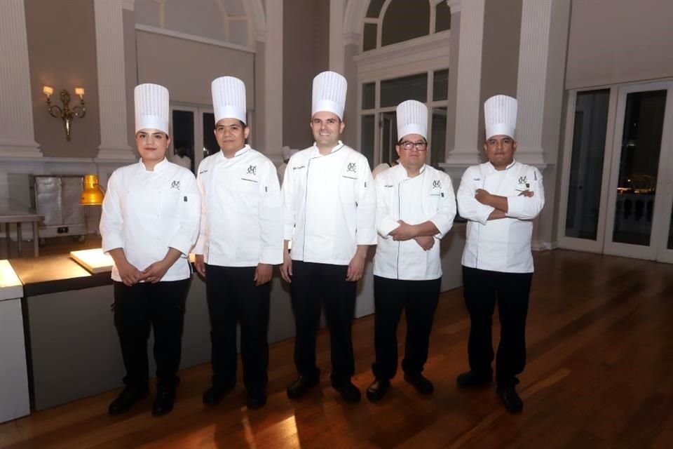 Chef Fernanda Montes de Oca, Chef Fernando Araiza, Chef Alberto Casavantes, Chef César Zavala y Chef Julio César Casillas