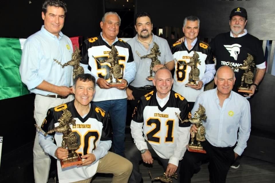 Diego Pérez, Pancho López, Manuel Garza, Eduardo Camacho, Manuel Ibarra, Gustavo Páez, Andrés Correa y Francisco Correa (Troyanos)