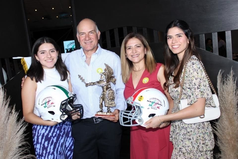 Isabel Correa Carvajal, Francisco Correa, Rocío Carvajal Velázquez y Rocío Correa Carvajal (Troyanos)