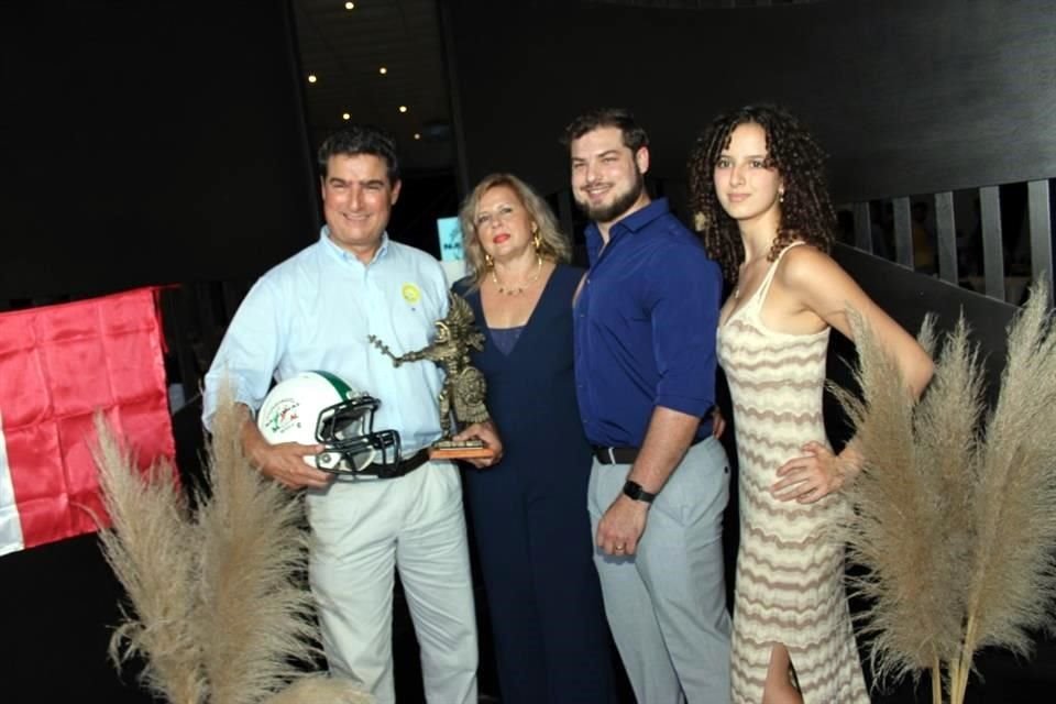 Diego Pérez Madero, Ana Pérez, Eugenio Pérez y Fernanda Pérez (Troyanos)