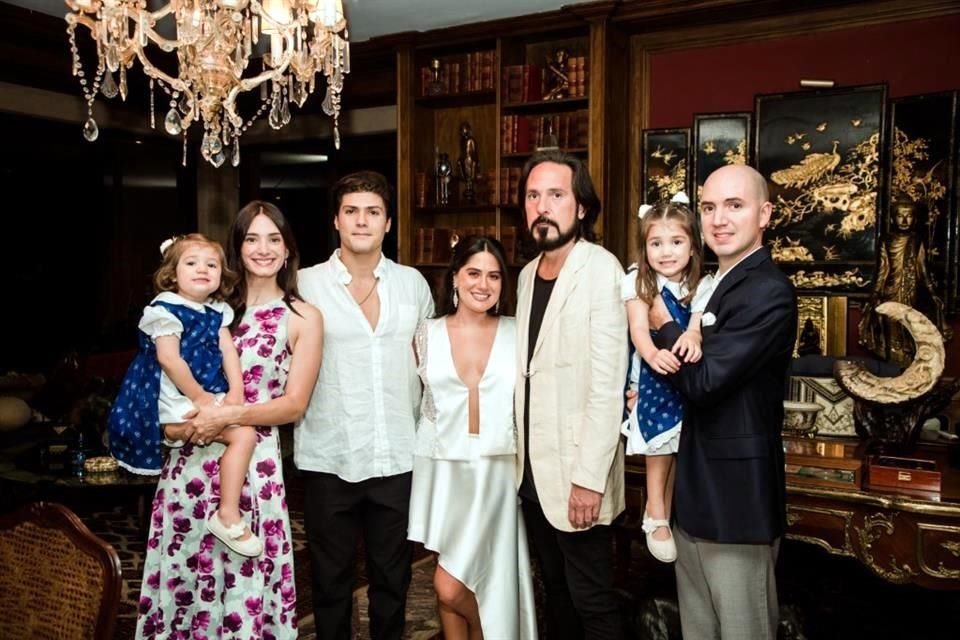 Anna Cavazos Camou, Cecilia Camou de Cavazos, Marcelo Cavazos, Catalina Cavazos, Eduardo López. Emma Cavazos Camou y Eduardo Cavazos García