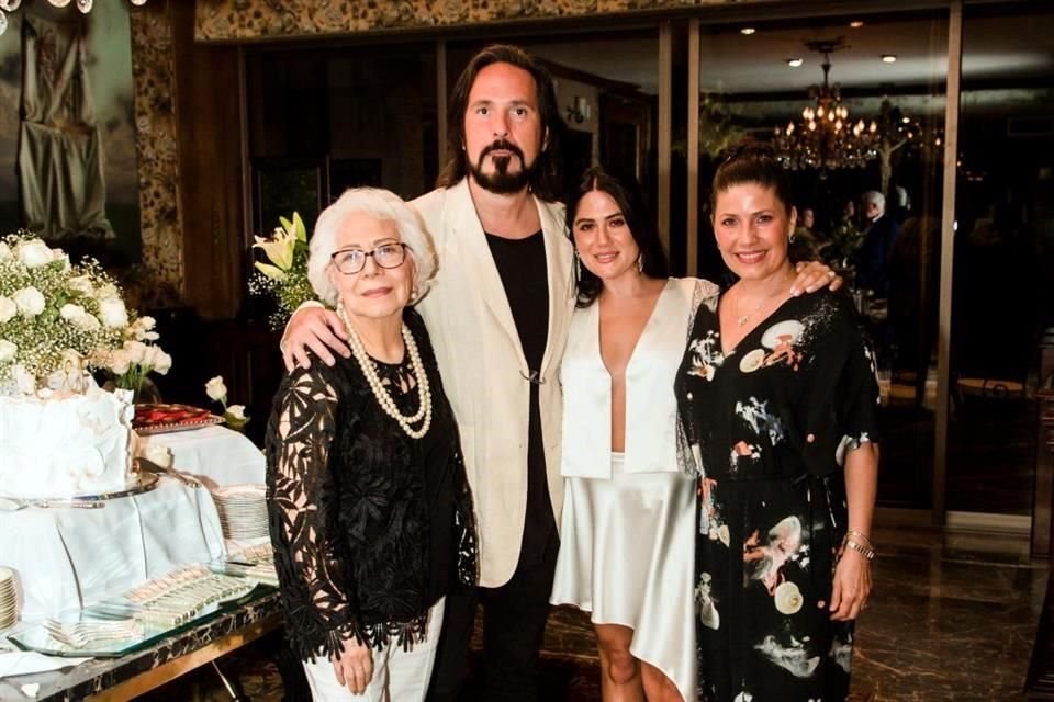 Guillermina Frías, Eduardo López, Catalina Cavazos y Catalina García Sada