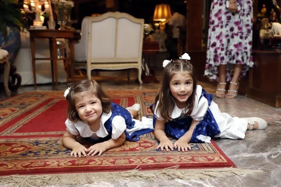 Anna Cavazos Camou y Emma Cavazos Camou
