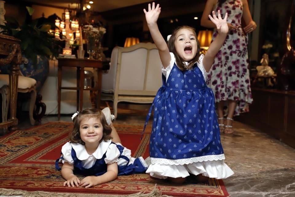 Anna Cavazos Camou y Emma Cavazos Camou