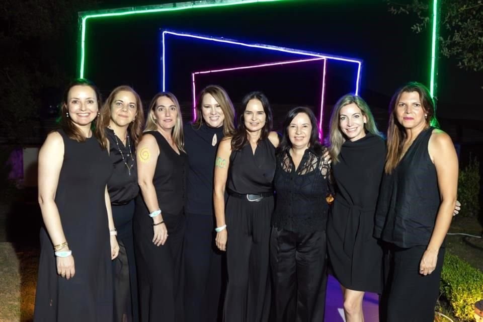 Norma Cantú, Lule Lorenzen, Daniela De Llano, Karla Tovar, Cinthia Garza, Rosa María Martínez, Mágala Martínez y Michelle Saviñón
