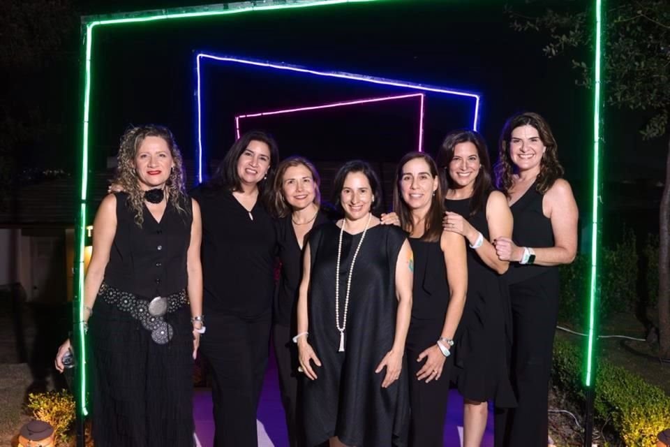 Pilar Mier, Carmen Nelly, Brenda González, Pamela Guzmán, María Elena Zavala, Marcela De La Torre y Cecilia Chapa