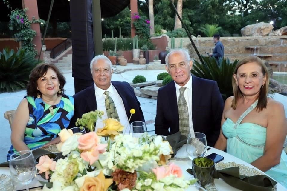 Beatriz Garza de Valdés, Miguel Valdés, Francisco Belden y Berta Martínez de Belden