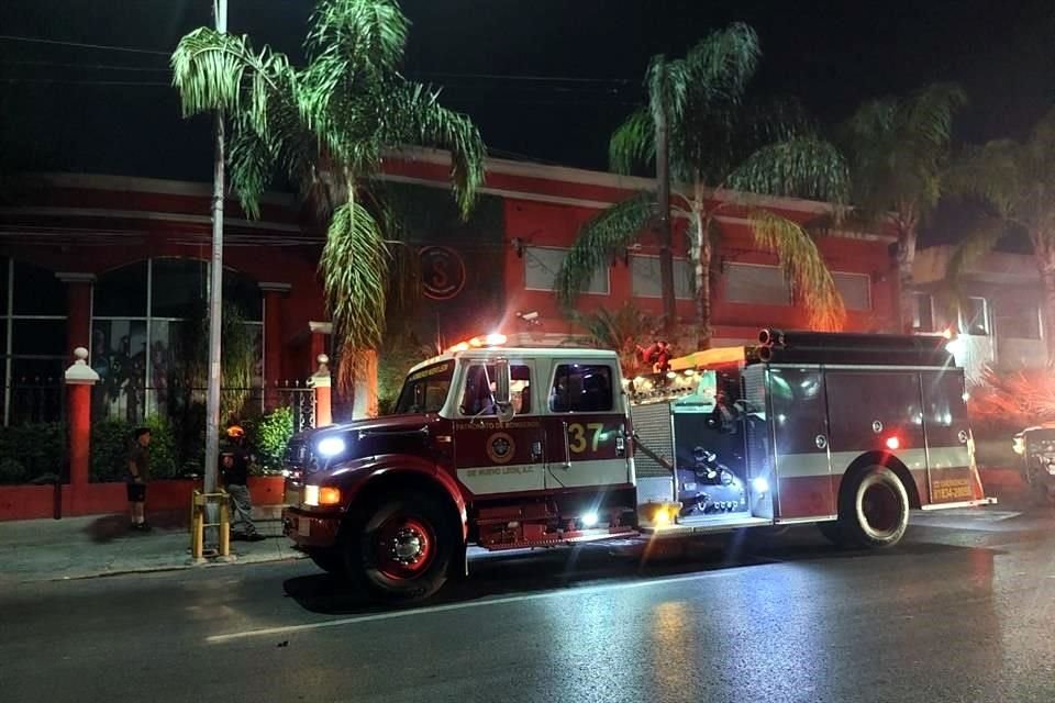 El siniestro fue reportado a las 01:00 horas en el restaurante La Siberia Central.