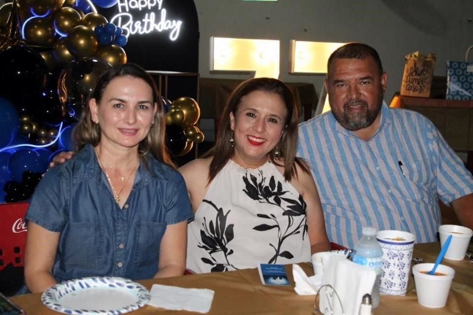 Nora Cárdenas, Consuelo Santisbón y José Luis Martínez
